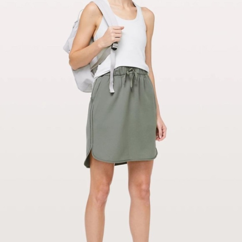 Lululemon Athletica Green On The Fly Woven Skirt size 4 olive green skirt​​​